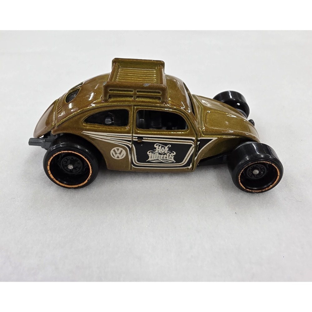 Hot Wheels 2015 Custom Volkswagen Beetle – HW Garage Gold Edition (1:64 Scale)